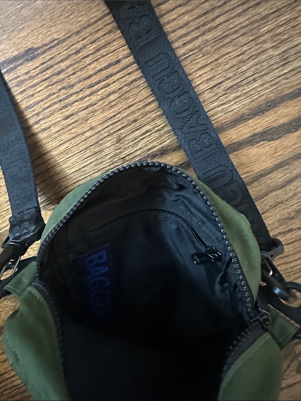 BAGGU Sport Crossbody-Bay Laurel - Picture 3 of 4